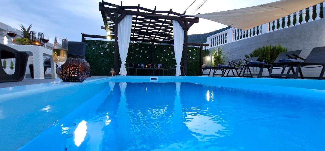Sunny Holiday House With Pool Kaštela Zewnętrze zdjęcie